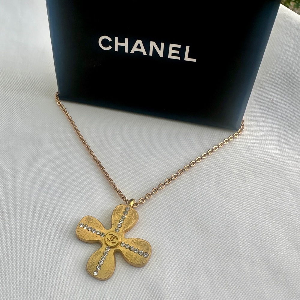 CHANEL 2001 Clover CC Necklace w/ Box – Made in France